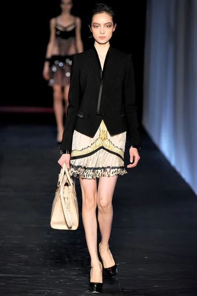 Look 19